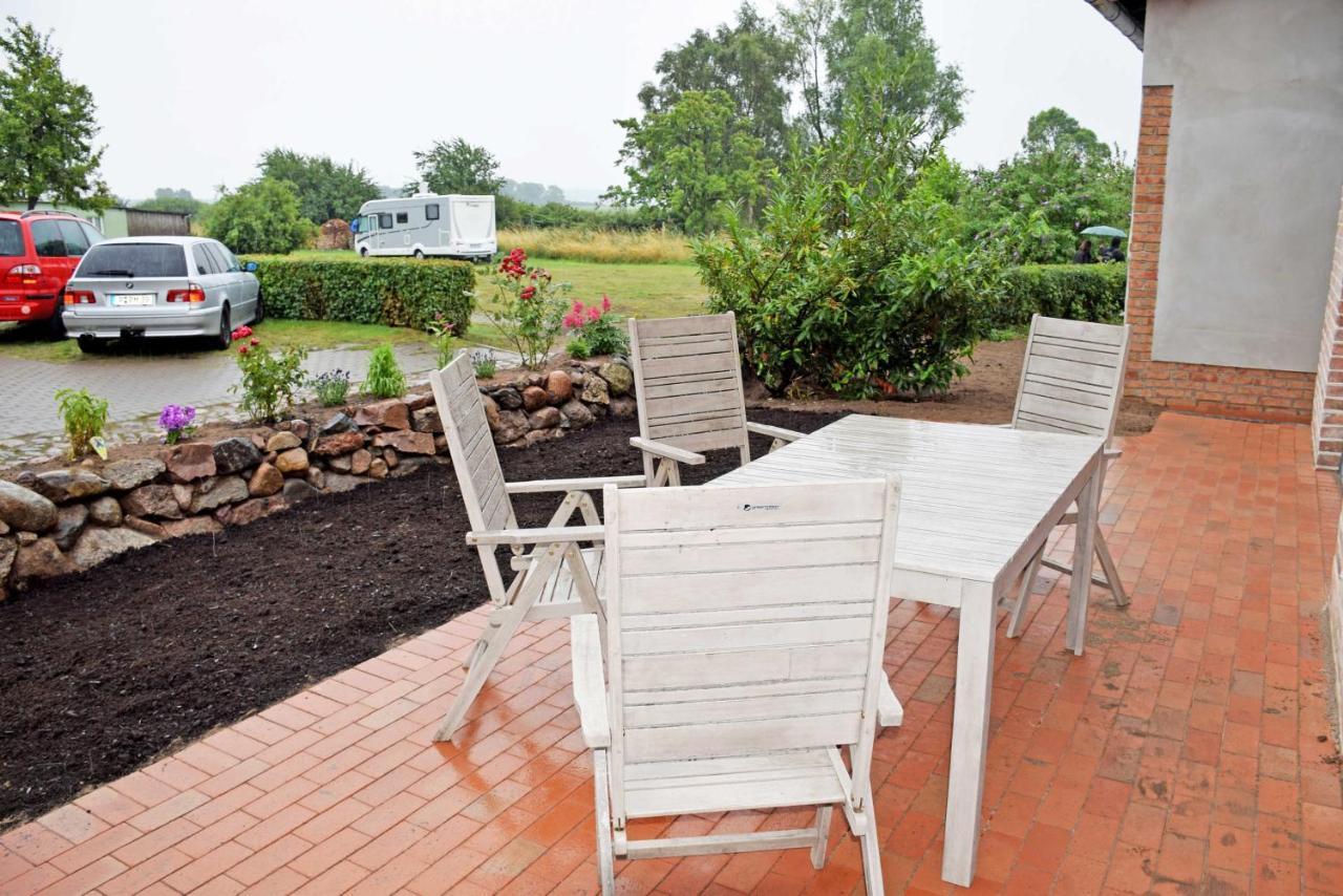 Ferienhaus Zum Boddenstrand Mit Ka Groß Zicker Exterior foto